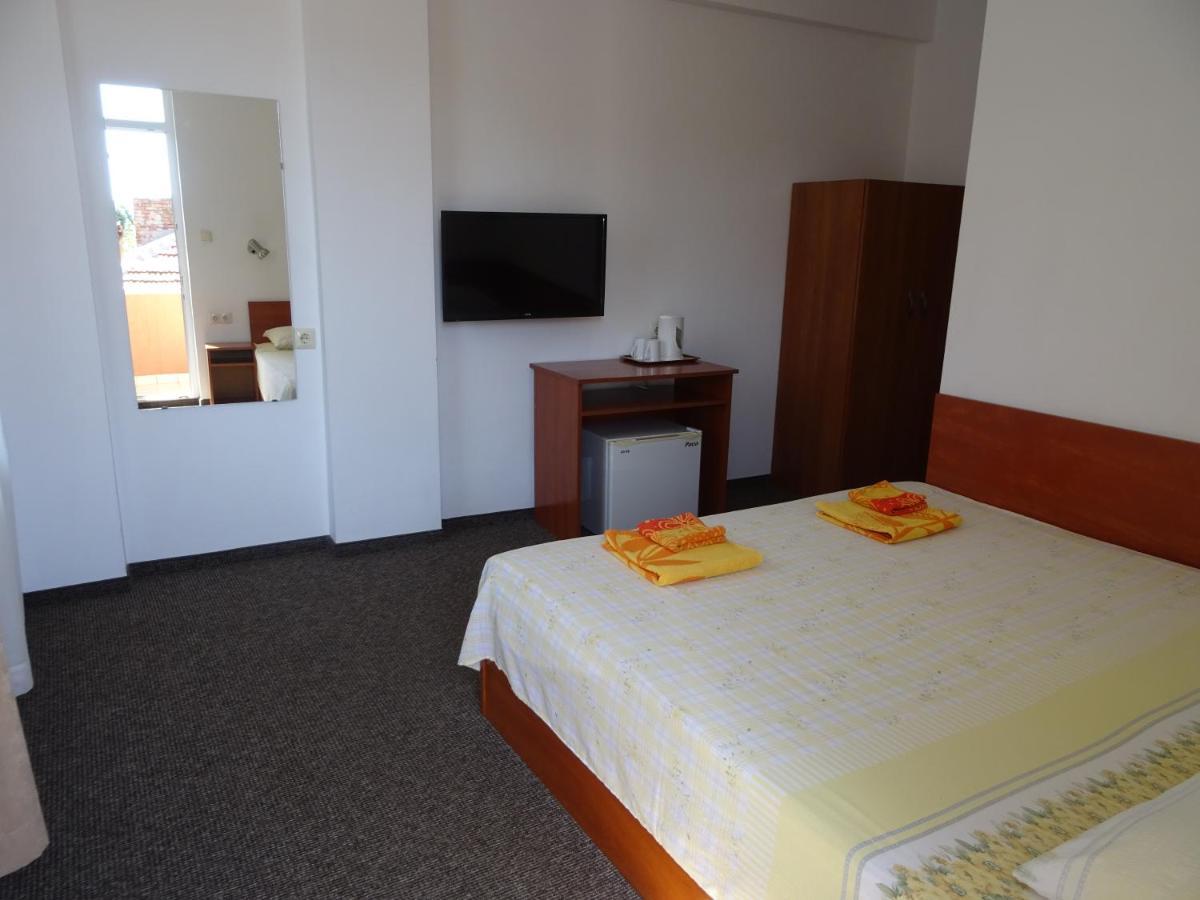 Dobrevi Guest House Primorsko Exterior photo