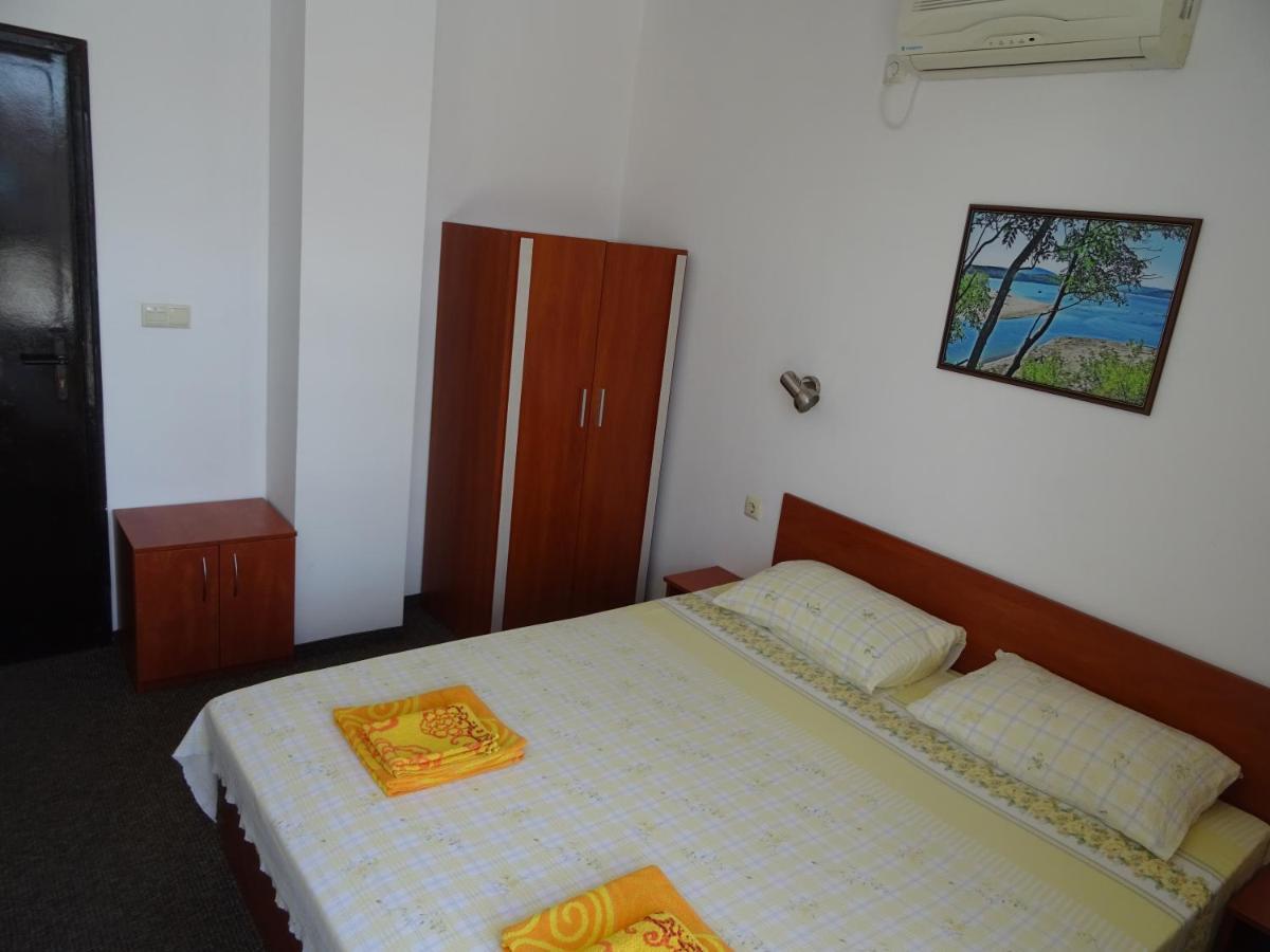 Dobrevi Guest House Primorsko Exterior photo