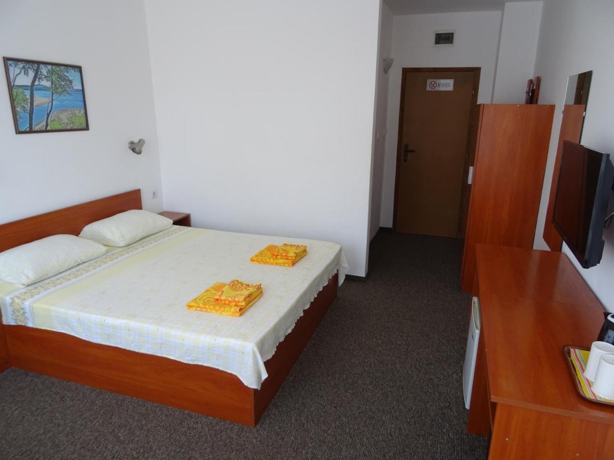 Dobrevi Guest House Primorsko Exterior photo