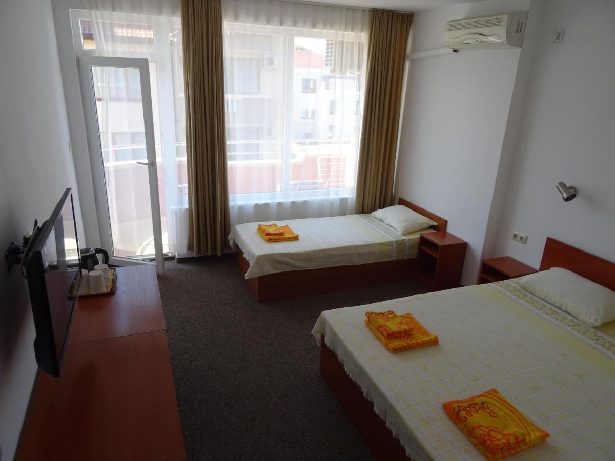 Dobrevi Guest House Primorsko Exterior photo