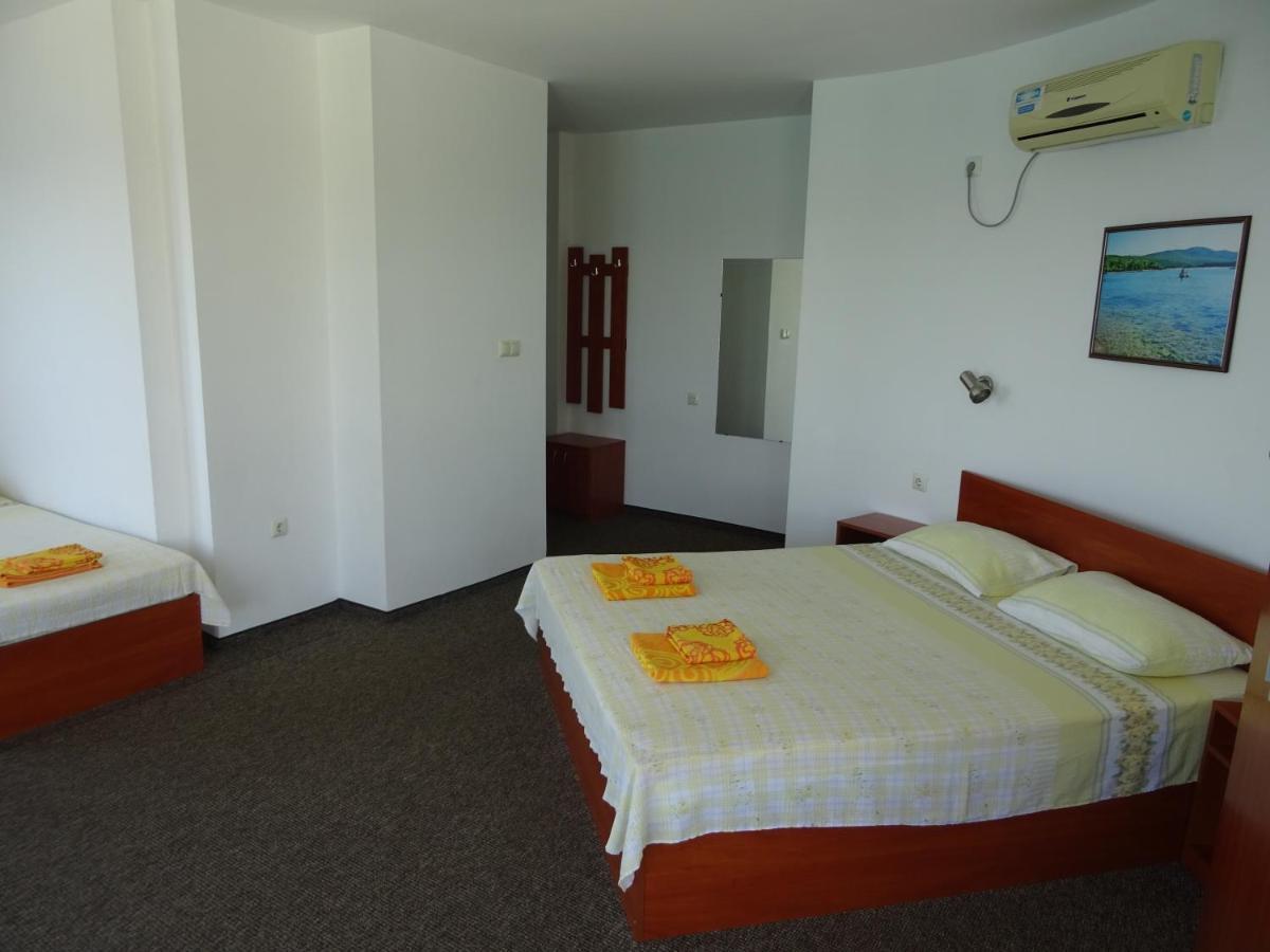 Dobrevi Guest House Primorsko Exterior photo